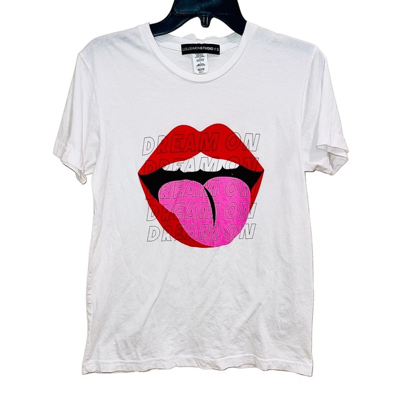 LULUSIMONSTUDIO Tops - LULUSIMONSTUDIO - Short Sleeve Graphic Tee “Dream On”